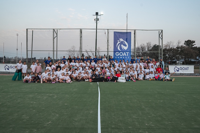 Campus Semana Santa 2026 en MGRC - Grupo de participantes en campo de hockey